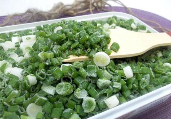 Салат с замороженным зеленым луком